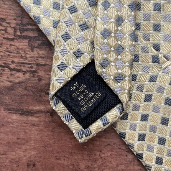 Donald J Trump Signature Collection Tie Gold Gray Silk Diamond Pattern Necktie - Picture 7 of 7
